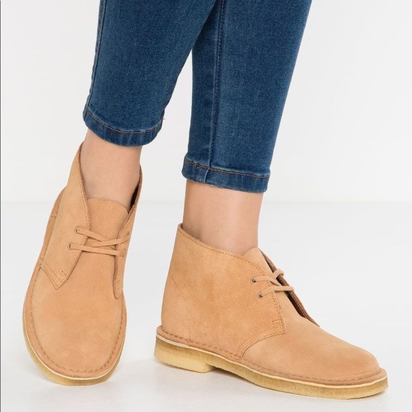 clarks desert boot oak nubuck